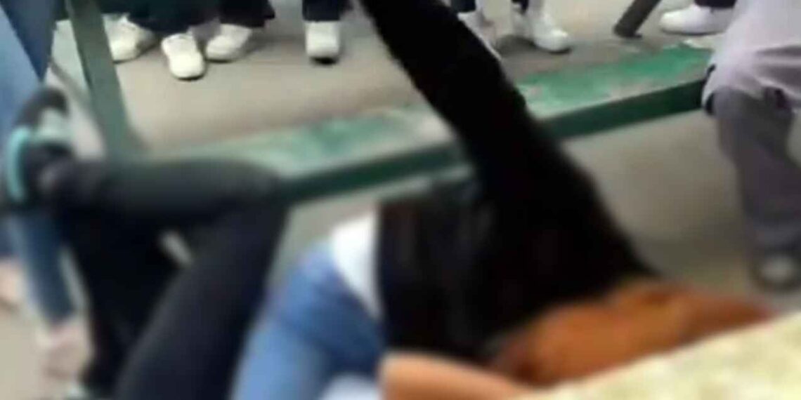 Jóvenes se agarran a golpes dentro del Conalep “Raúl Rangel Frías” en Guadalupe, Nuevo León