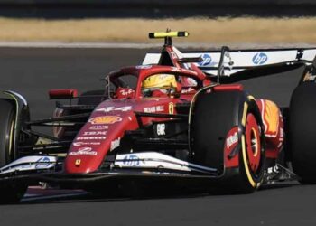 Lewis Hamilton gana la sprint del GP de China y logra su primera victoria con Ferrari