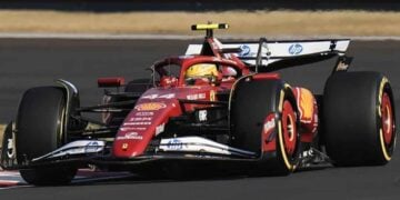 Lewis Hamilton gana la sprint del GP de China y logra su primera victoria con Ferrari
