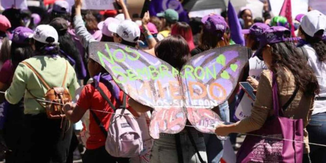 Marcha 8M avanza Reforma