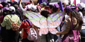 Marcha 8M avanza Reforma