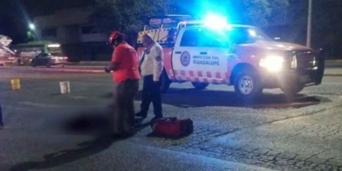Masculino queda herido al ser arrollado por varios vehículos en Guadalupe, NL