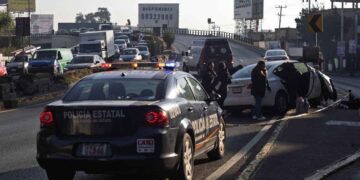 Médico del IMSS fallece en fuerte accidente vial en Edomex