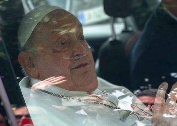 Esto dijo el médico que atendió al Papa Francisco que casi muere