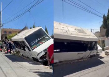 Microbús de la Ruta 79 pierde el control e impacta contra una casa en CDMX
