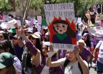 Miles de mujeres se manifiestan en Paseo de la Reforma de la Ciudad de México en el marco del Día Internacional de la Mujer