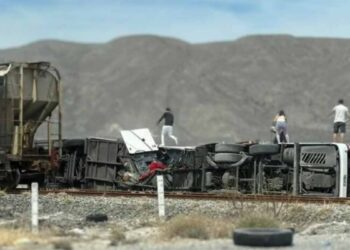 Choca tren con autobús en Cuatro Ciénegas, Coahuila VIDEO