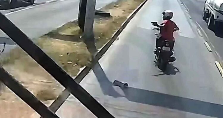 Motociclista amaga con pistola a operador de Mexibús en Ecatepec, Edomex