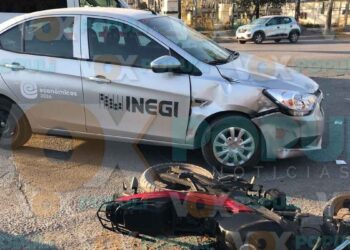 Motociclistas resultan heridos tras choque con automóvil del INEGI en Ciudad Victoria