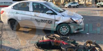 Motociclistas resultan heridos tras choque con automóvil del INEGI en Ciudad Victoria