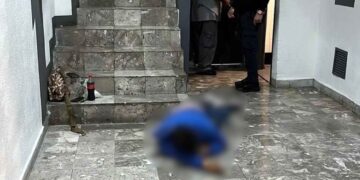Muere hombre tras presuntamente desvanecerse mientras bajaba las escaleras en la Plaza San Pedro