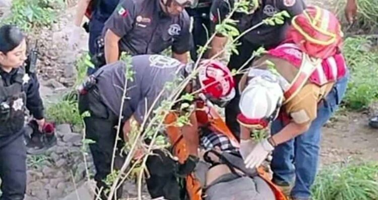 Mujer es rescatada con vida tras lanzarse del Puente Atirantado en San Pedro, NL