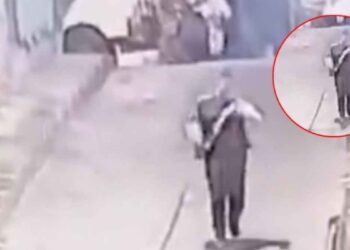 Mujer escapa de intento de secuestro en Naucalpan; cámaras captan el momento