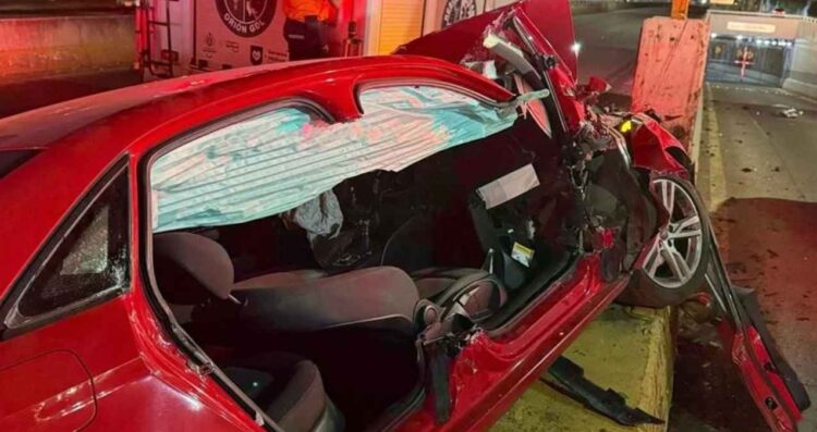 Mujer muere tras chocar contra árbol en calles de Guadalajara, Jalisco