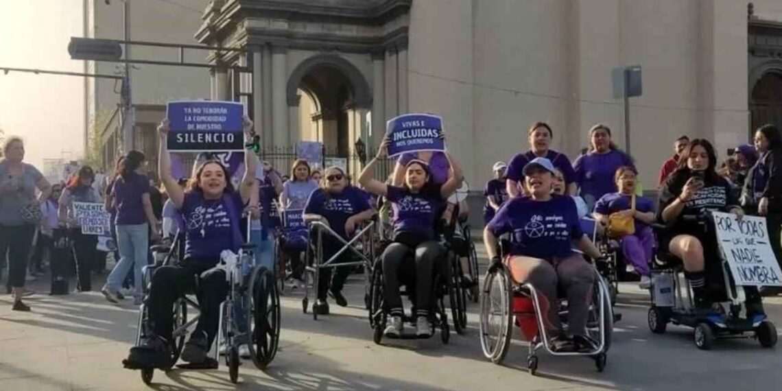 Mujeres marchan Monterrey