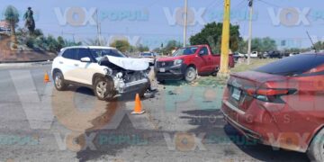 Omite semáforo y provoca aparatoso choque en libramiento hacia Soto la Marina de Ciudad Victoria