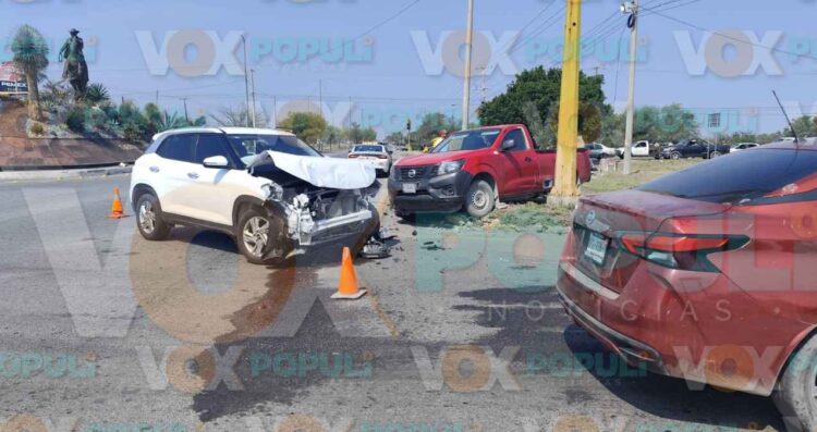 Omite semáforo y provoca aparatoso choque en libramiento hacia Soto la Marina de Ciudad Victoria