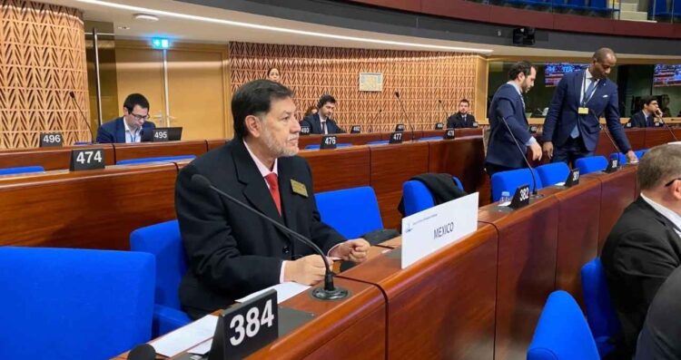 Oposición califica de “hipócrita” a Noroña por viajar en Business Class; él presume Reforma Judicial en Francia