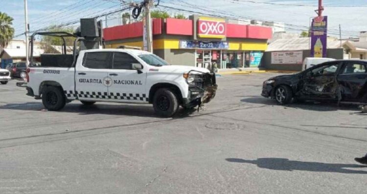 Patrulla de la Guardia Nacional choca contra automóvil en Nuevo Laredo, Tamaulipas