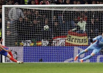 Penalti anulado a Julián Álvarez