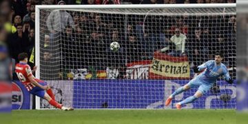 Penalti anulado a Julián Álvarez