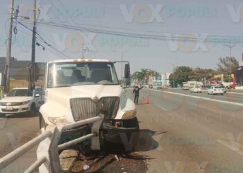 Pipa impacta puente Tampico