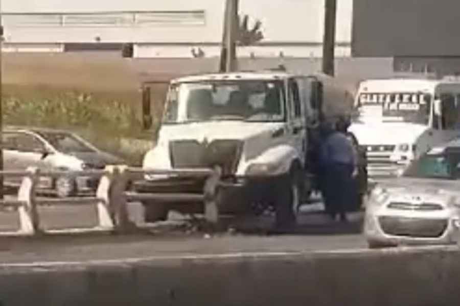 Pipa impacta puente Tampico (3)