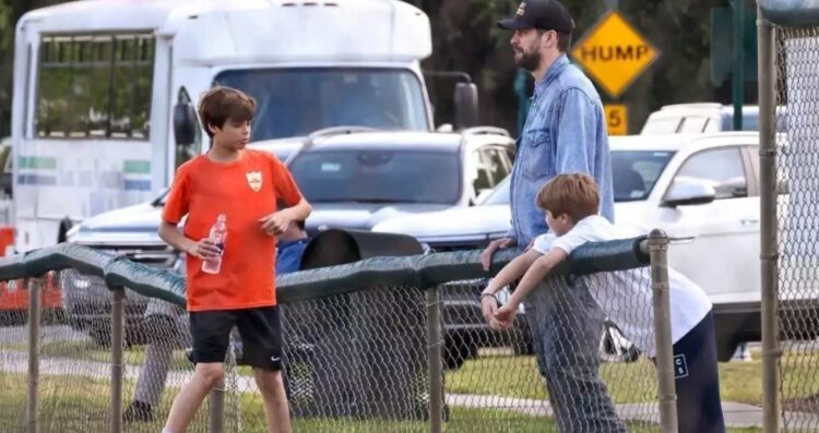 Piqué disfruta de tiempo con sus hijos mientras Shakira continúa su gira
