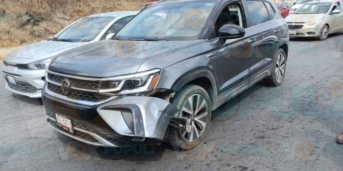 Por invadir carril, conductora choca contra traila en Ciudad Victoria