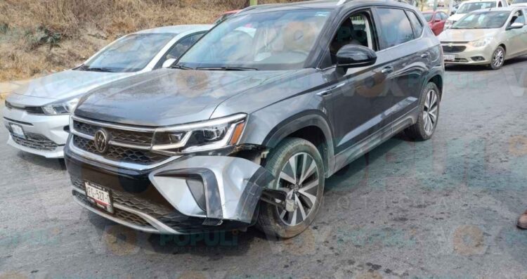 Por invadir carril, conductora choca contra traila en Ciudad Victoria