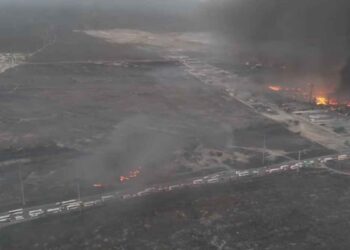Protección Civil de Nuevo León sigue trabajando en el fuerte incendio de fábrica en la carretera a García | Así luce