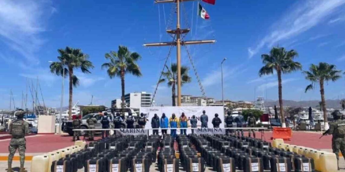 SEMAR asegura 4.5 toneladas de cocaína frente a costas de Baja California Sur