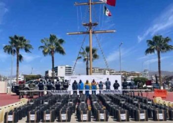 SEMAR asegura 4.5 toneladas de cocaína frente a costas de Baja California Sur