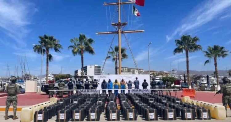 SEMAR asegura 4.5 toneladas de cocaína frente a costas de Baja California Sur