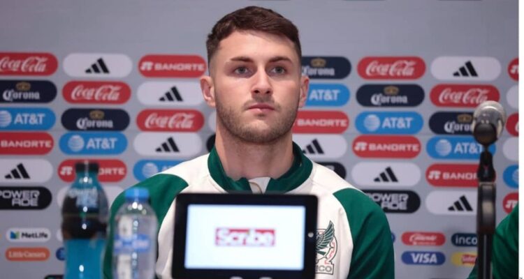 Santiago Giménez Selección
