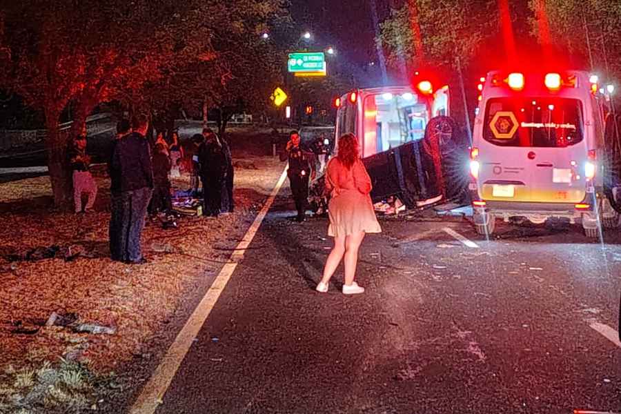 Santiago, Nuevo León: Volcadura en la Carretera Nacional deja 5 heridos