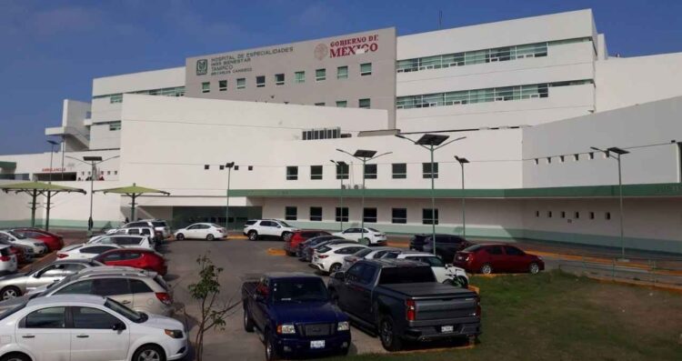 Saturación de hospitales en el sur de Tamaulipas obliga a pacientes a esperar horas en ambulancias