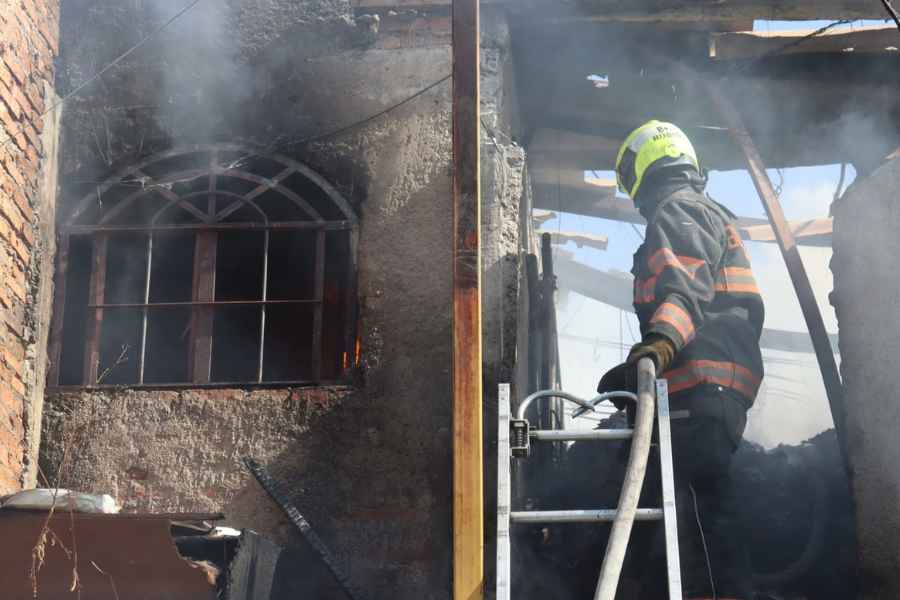 Se incendia vivienda en la colonia Constitución de Zapopan, Jalisco