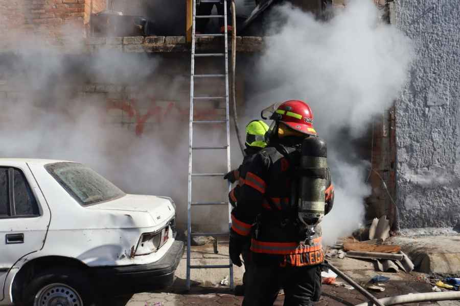 Se incendia vivienda en la colonia Constitución de Zapopan, Jalisco