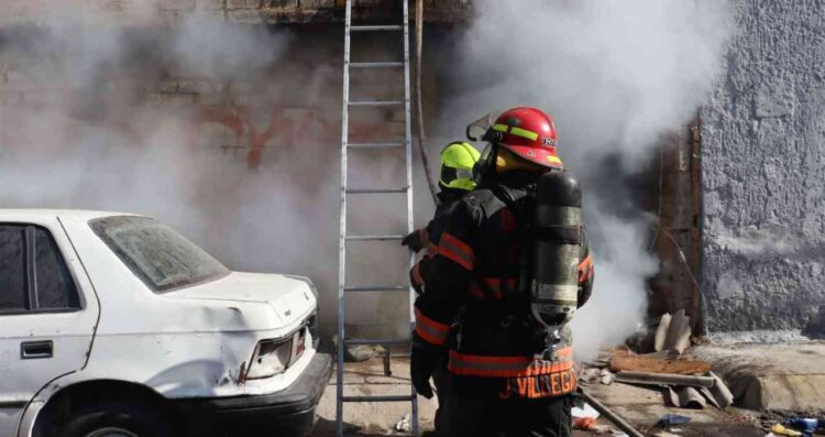Se incendia vivienda en la colonia Constitución de Zapopan, Jalisco