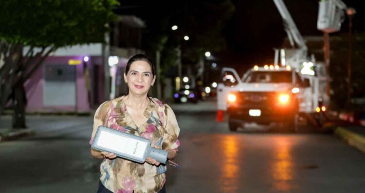 Supervisa Mónica la modernización del alumbrado público en Tampico