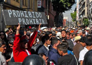 Taurinos protestan en el Congreso de la CDMX contra corridas sin violencia