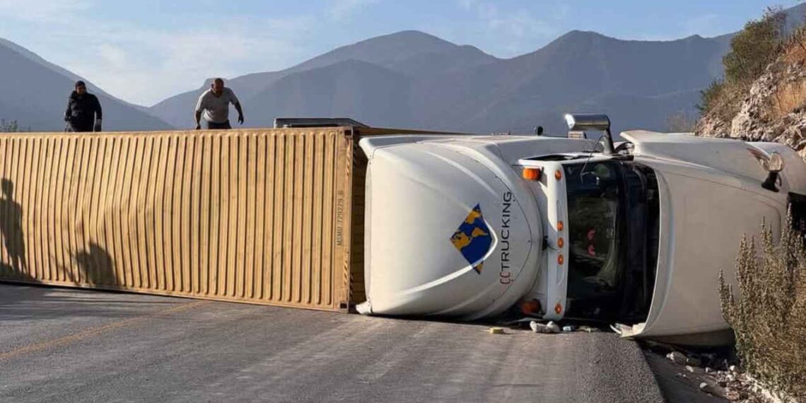 Tráiler volcado Tula Jaumave