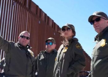 Trump anuncia la expansión del muro fronterizo con 11 kilómetros más