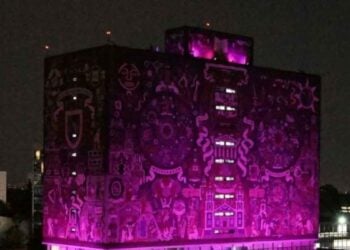 UNAM ilumina de morado sus espacios icónicos por el Día Internacional de la Mujer