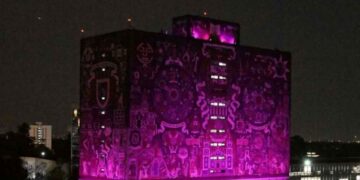 UNAM ilumina de morado sus espacios icónicos por el Día Internacional de la Mujer