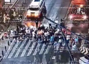 Vecinos de Tlatelolco bloquean Insurgentes Norte tras hallazgo de cuerpo sin vida