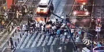 Vecinos de Tlatelolco bloquean Insurgentes Norte tras hallazgo de cuerpo sin vida