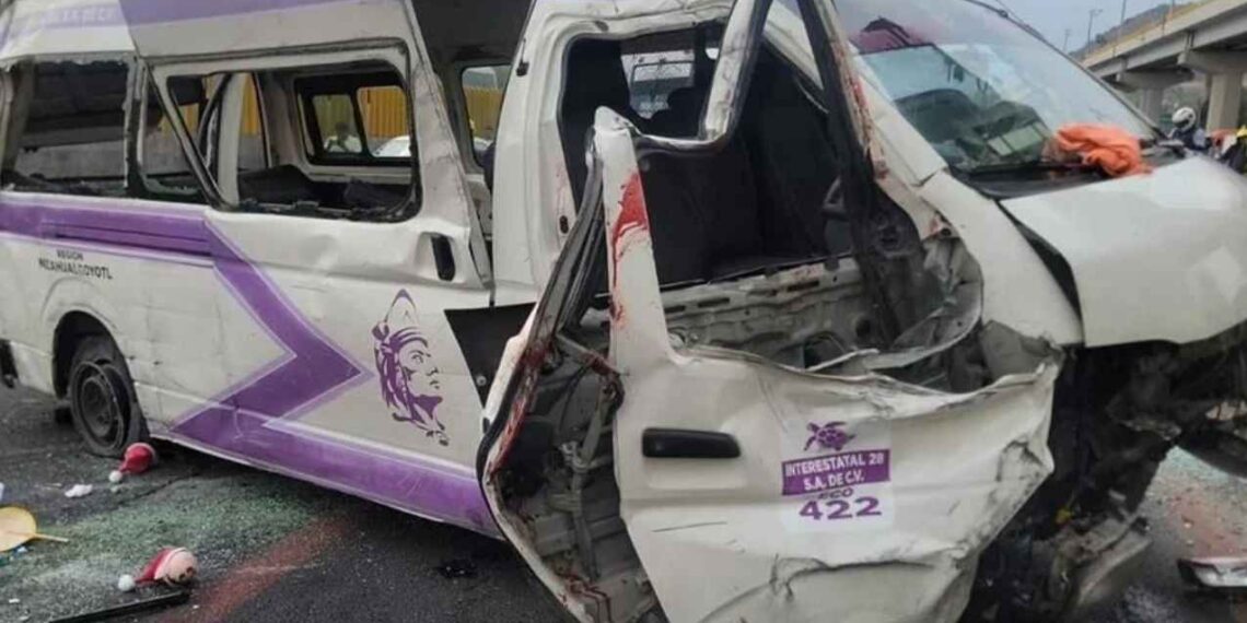 Volcadura combi heridos Iztapalapa