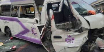 Volcadura combi heridos Iztapalapa